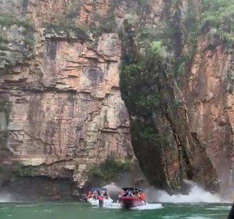 Leia mais sobre o artigo Desabamento de rocha em Capitólio deixa pelo menos dois mortos, em MG