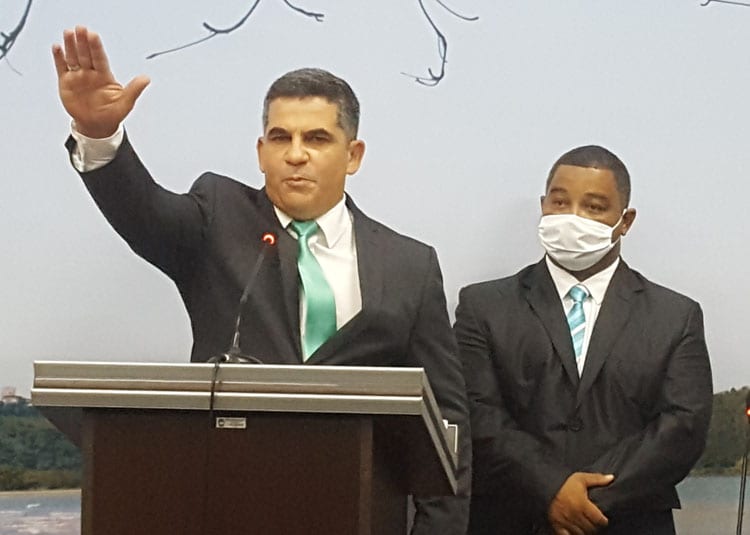 Leia mais sobre o artigo Prefeitura de Piúma gasta mais de R$ 31 mil com foguetório, mesma empresa cobrou R$15 mil em Castelo