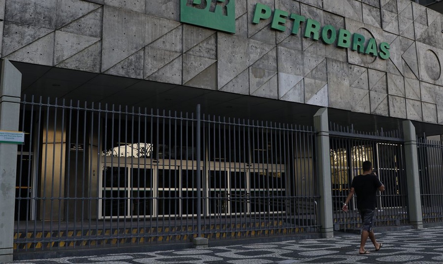 Leia mais sobre o artigo PETROBRAS reinicia processo de venda de três refinarias