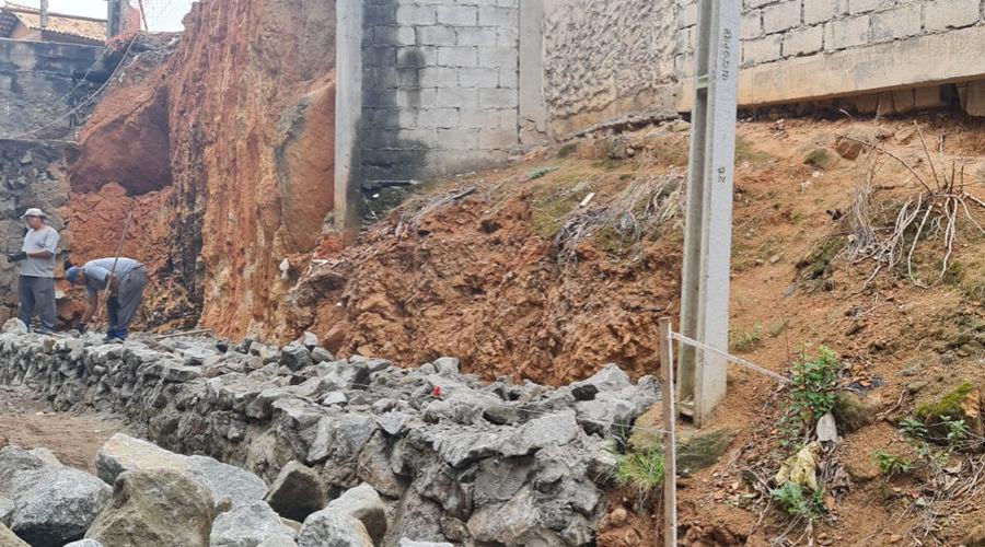Leia mais sobre o artigo Avança construção de muro de contenção em São Torquato