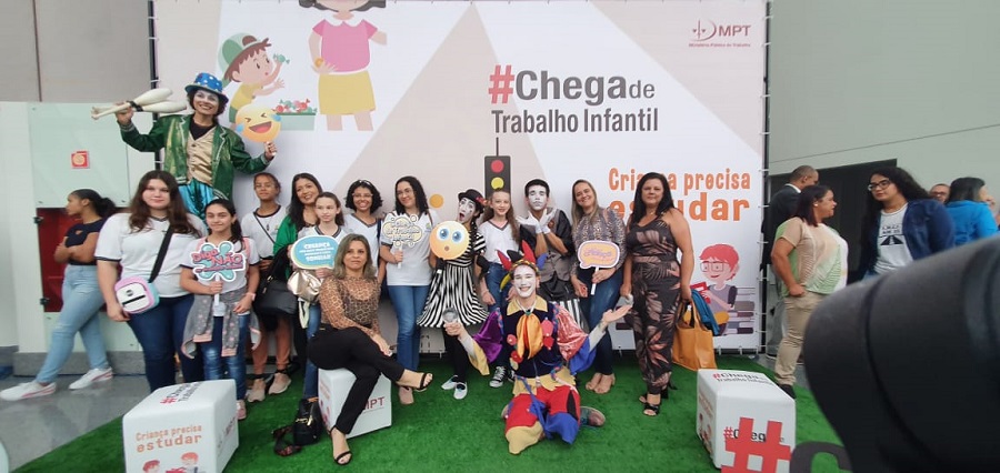 Leia mais sobre o artigo Guarapari é representada em etapa estadual do Projeto MPT na Escola