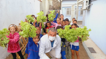 Leia mais sobre o artigo Horta orgânica incentiva adoção de hábitos de alimentação saudáveis em escola