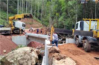 Leia mais sobre o artigo Domingos Martins substitui pontes de madeira por estruturas de concreto