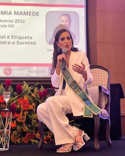 Leia mais sobre o artigo Miss Brasil 2022, a capixaba Mia Mamede, embarca para os Estados Unidos rumo ao título de mulher mais bela do mundo