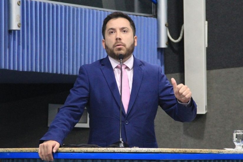 Leia mais sobre o artigo Vitória: Assessores de vereador preso ainda não sabem se ficam no emprego