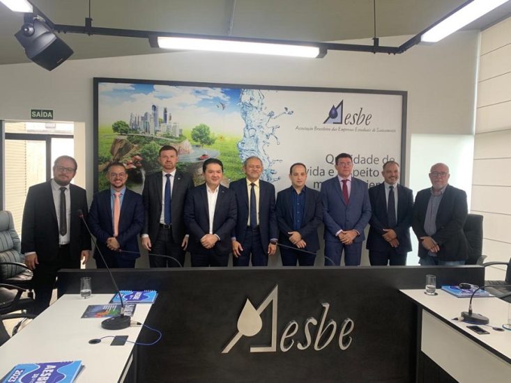 Leia mais sobre o artigo Presidente Munir Abud participa de solenidade de assinatura de decretos que alteram Marco do Saneamento