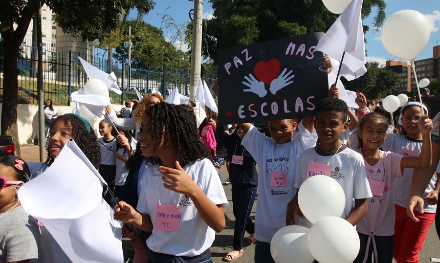 Leia mais sobre o artigo Caminhada em Paraisópolis alerta para cultura de paz nas escolas