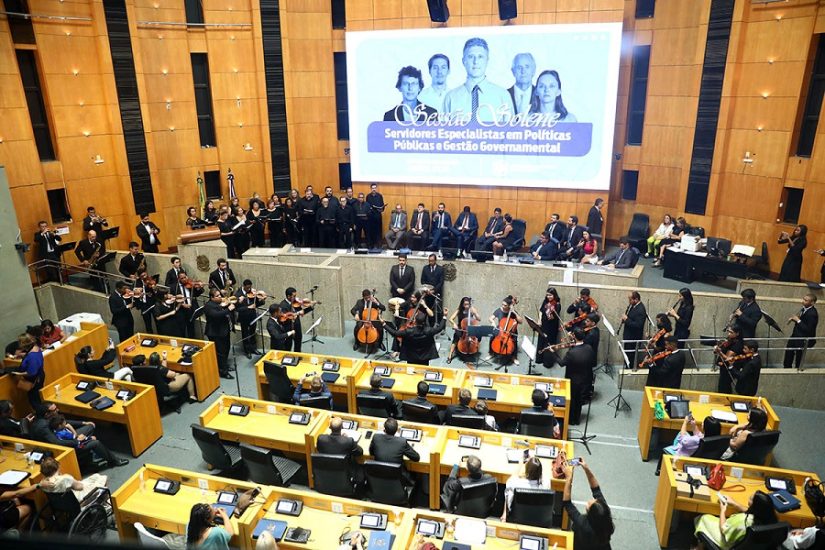 Leia mais sobre o artigo Servidores da carreira de EPPGG recebem homenagem da ALES