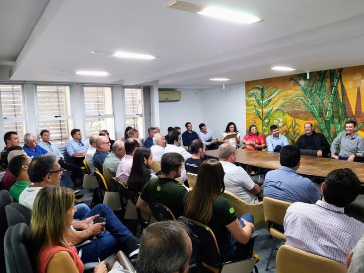 Leia mais sobre o artigo SEAG realiza reunião para debater Programa de Desenvolvimento da Cadeia do Leite no Espírito Santo