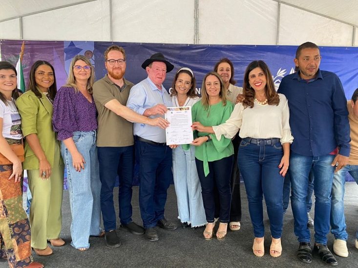 Leia mais sobre o artigo Governo do Estado assina Ordem de Serviço para reconstrução de escola municipal de Ecoporanga