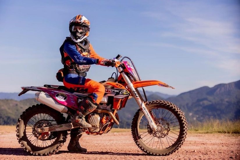 Leia mais sobre o artigo Na liderança, Késsia Tristão disputa última etapa do Campeonato Brasileiro de Enduro