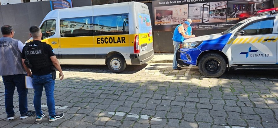 Leia mais sobre o artigo DETRAN\ES e Polícia Civil realizam fiscalização para averiguar denúncia de transporte escolar irregular em Vitória