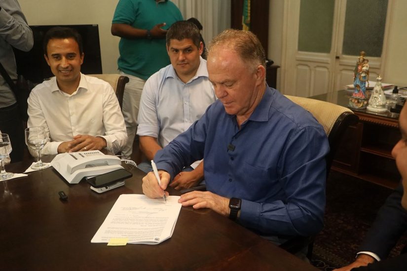 Leia mais sobre o artigo Governo do Estado firma contrato com a INFRAERO para gestão do Aeroporto de Linhares