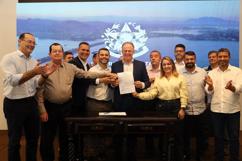 Leia mais sobre o artigo Governo do Estado anuncia obras de infraestrutura e do Caminhos do Campo em Viana