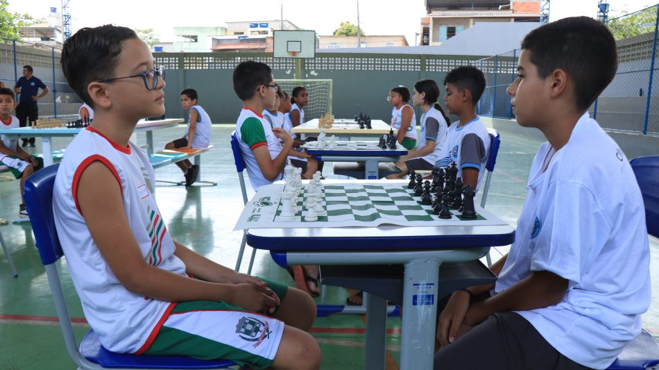 Leia mais sobre o artigo Alunos mostram habilidade e estratégia no 1° campeonato de xadrez