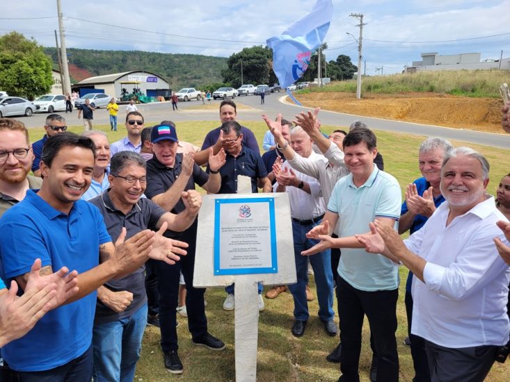 Leia mais sobre o artigo Governo do Estado entrega obras de pavimentação na Rodovia ES-245, em Rio Bananal