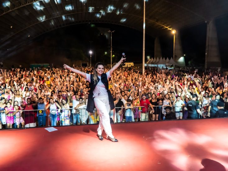 Leia mais sobre o artigo Aline Barros abre o “Natal Encantado de Castelo” com show para 4.300 pessoas