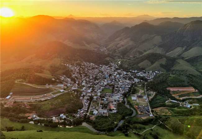 Leia mais sobre o artigo Aniversário de Alfredo Chaves terá desfile da Banda de Música Florentino Avidos