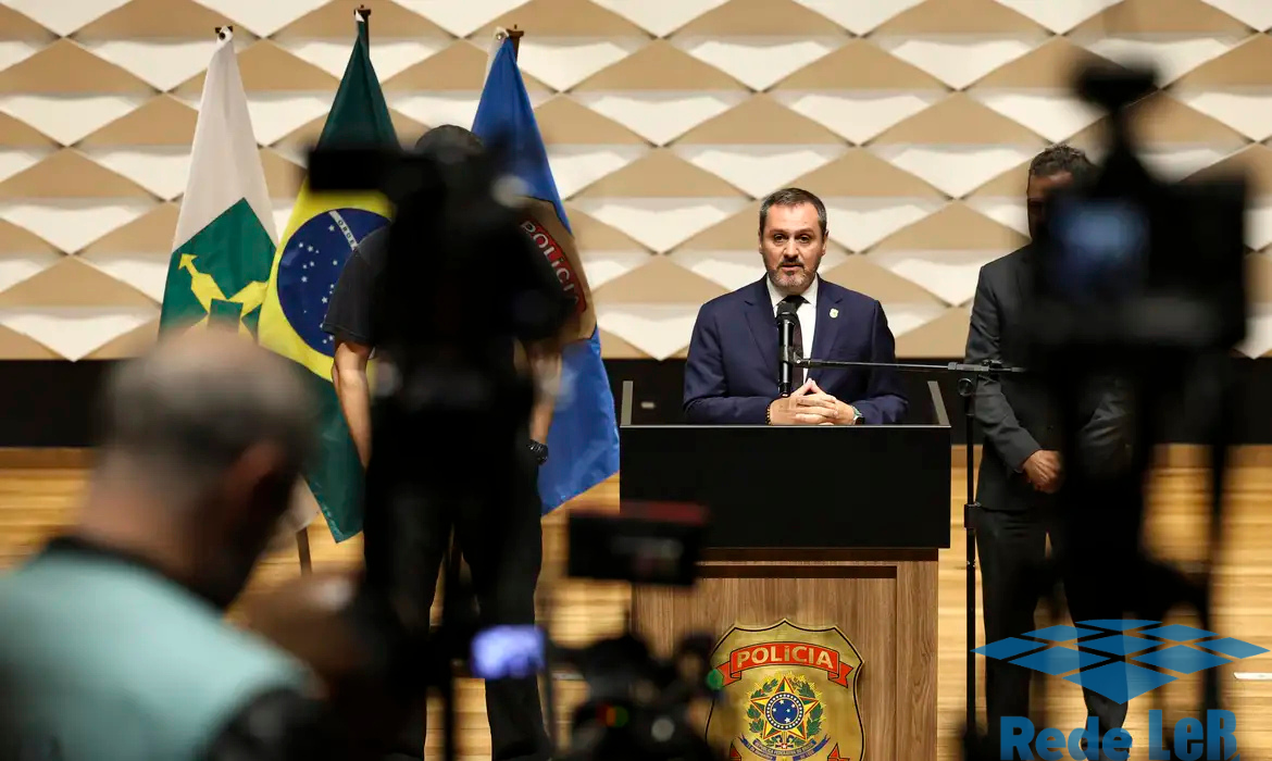 Leia mais sobre o artigo PF apura se homem teve apoio para cometer ato terrorista em Brasília