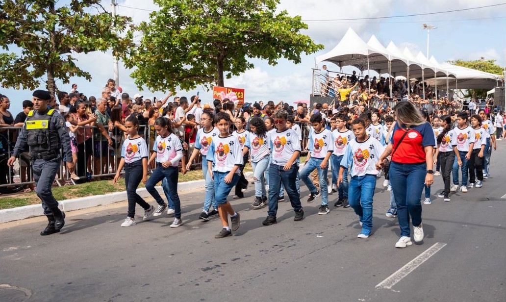 Leia mais sobre o artigo Guarapari celebra 134 anos com grande desfile cívico e recebe investimentos de R$ 26 milhões