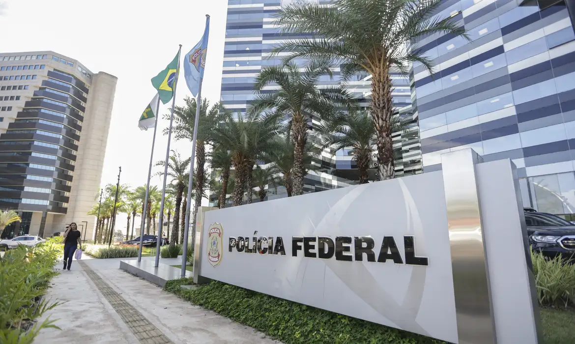 Leia mais sobre o artigo Grupo criminoso no setor de combustíveis é alvo de operações da PF