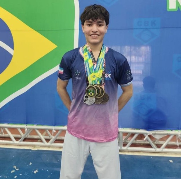 Leia mais sobre o artigo Carateca linharense que conquistou seis medalhas no Brasileiro e Open Nacional vai disputar Pan-Americano
