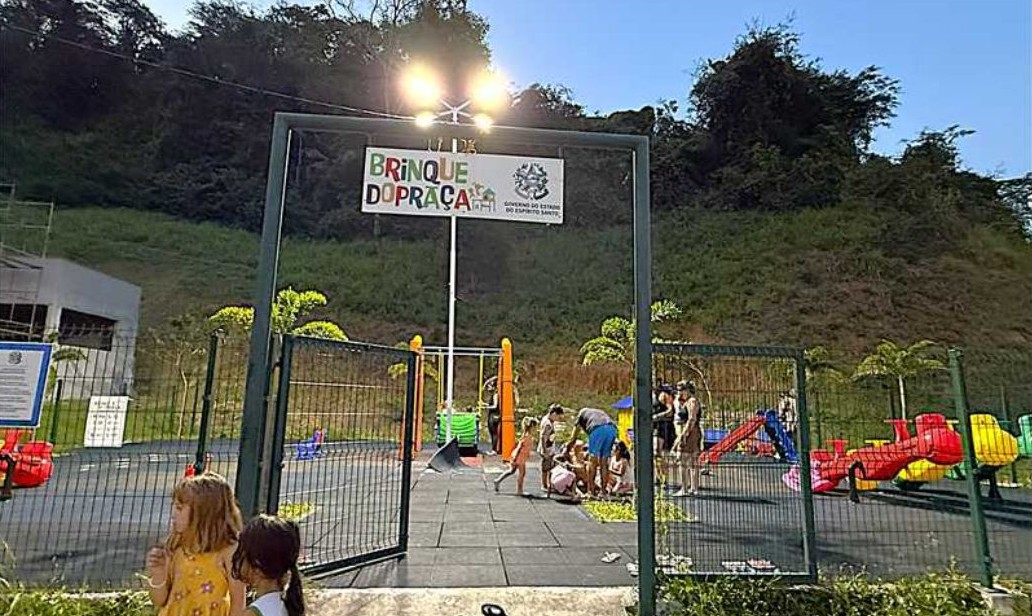 Leia mais sobre o artigo Brinquedopraça de Alfredo Chaves recebe iluminação