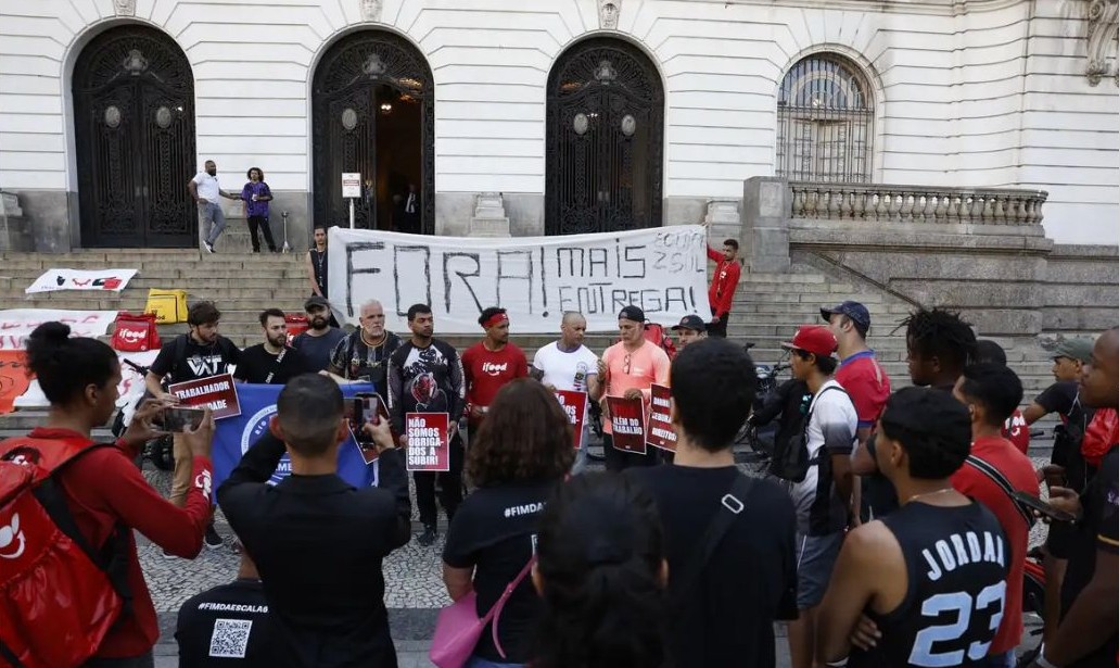Leia mais sobre o artigo Entregadores protestam contra modalidade nova de trabalho do iFood