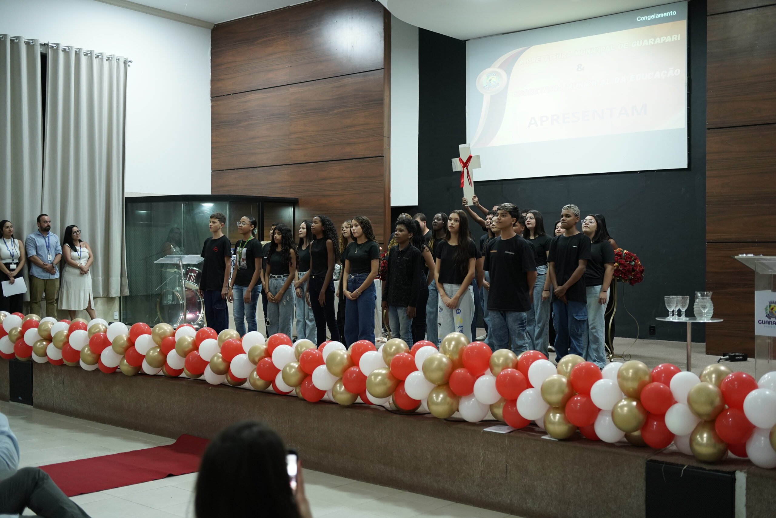 Leia mais sobre o artigo SEMED realiza cerimônia para reconhecer alunos, professores e unidades escolares que se destacaram em 2025