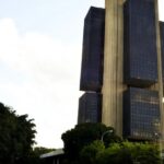 Juros do crédito pessoal e cartão rotativo avançam para as famílias