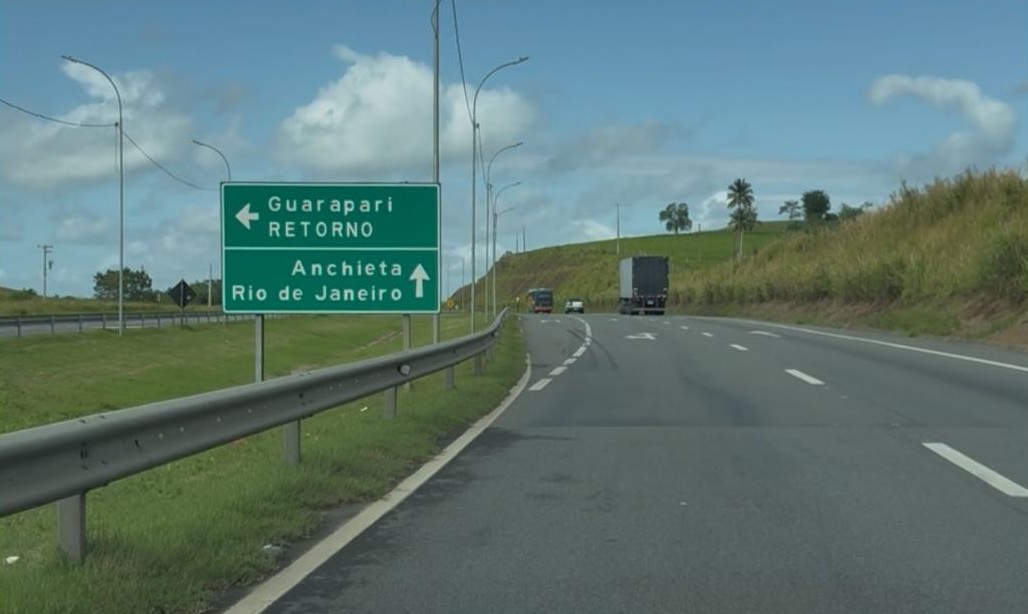 Leia mais sobre o artigo Prefeitura de Guarapari começa a abrir novo acesso e facilita a saída da comunidade de Cachoeirinha