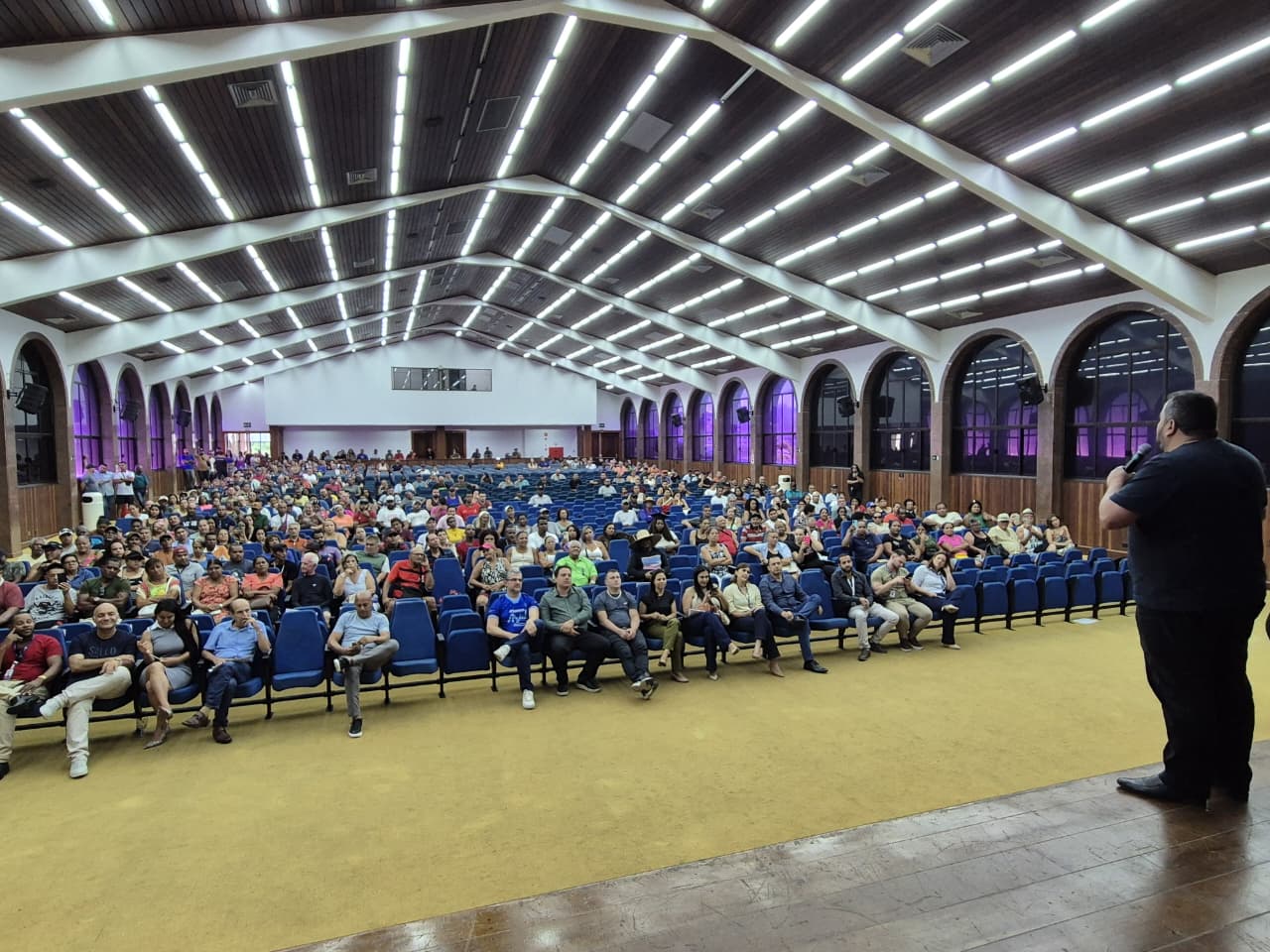 Leia mais sobre o artigo Prefeitura entrega crachá para mais de 1.000 ambulantes licenciados e anuncia benefícios para trabalhadores cadastrados