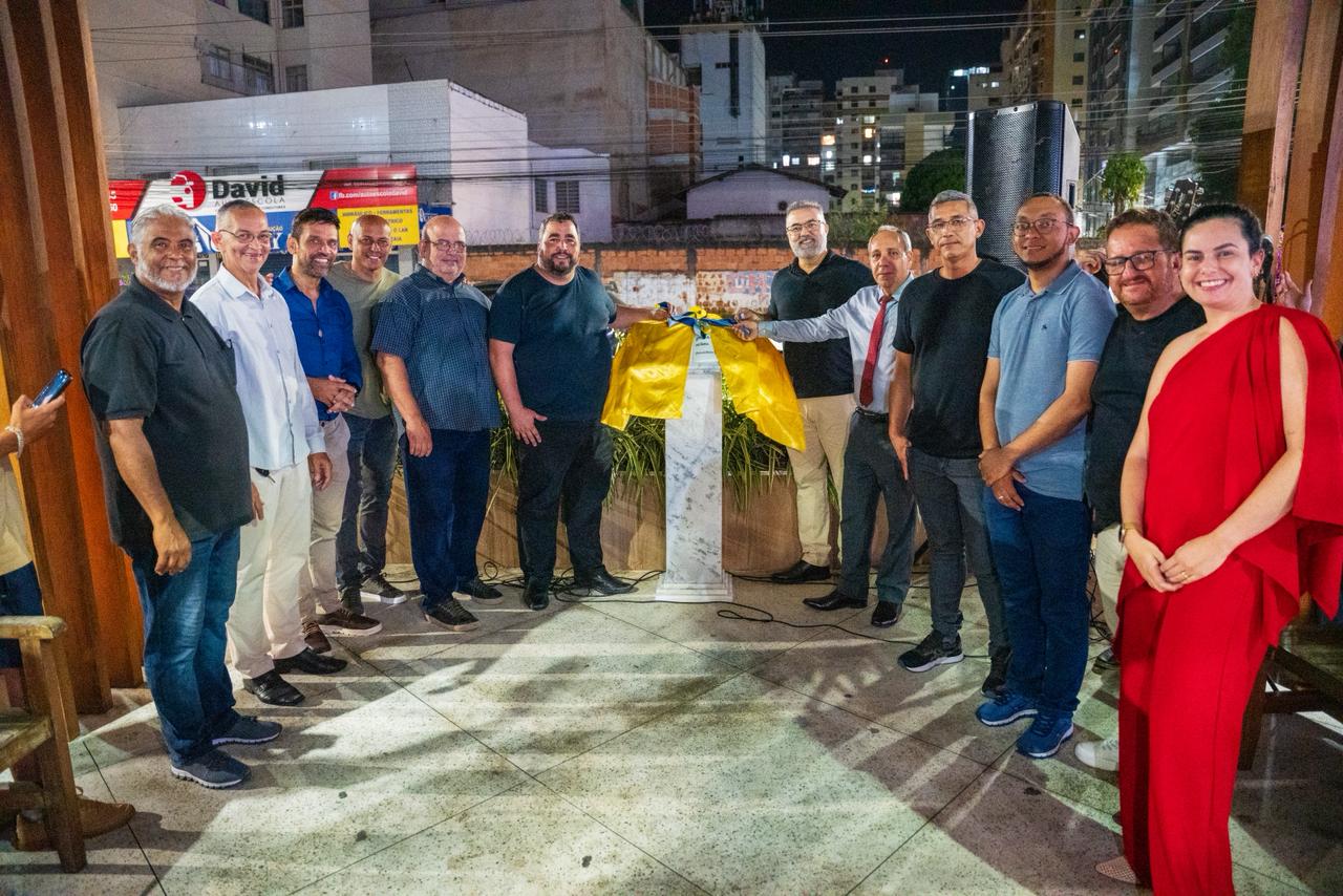 Leia mais sobre o artigo Praça recebe novamente o monumento da Bíblia