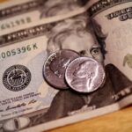 Dólar cai para R$ 5,37 com redução de preocupações com Venezuela