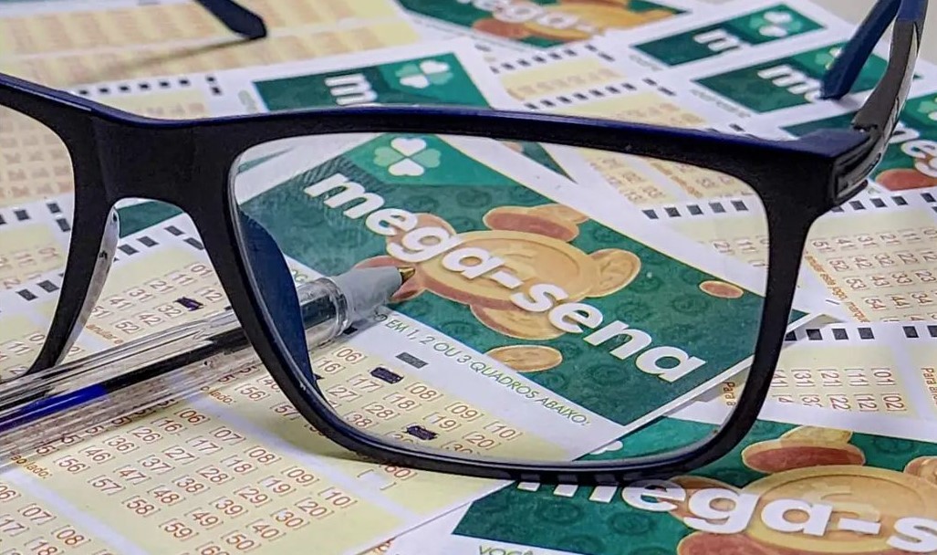 Leia mais sobre o artigo Mega-Sena acumula para R$ 50 milhões; sorteio será na terça (20)
