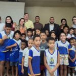 Prefeitura de Guarapari inicia entrega de novos uniformes para alunos da rede municipal