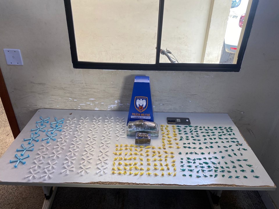 10º apreende grande quantidade de drogas, cumpre mandado e retira arma de fogo de circulação em Guarapari