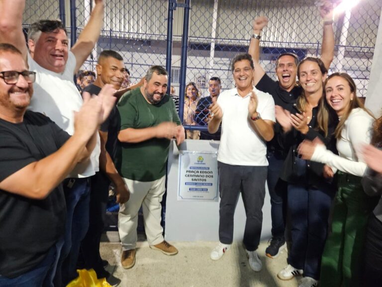 Governador entrega revitalização de praça e autoriza recapeamento de ruas e avenidas em Guarapari