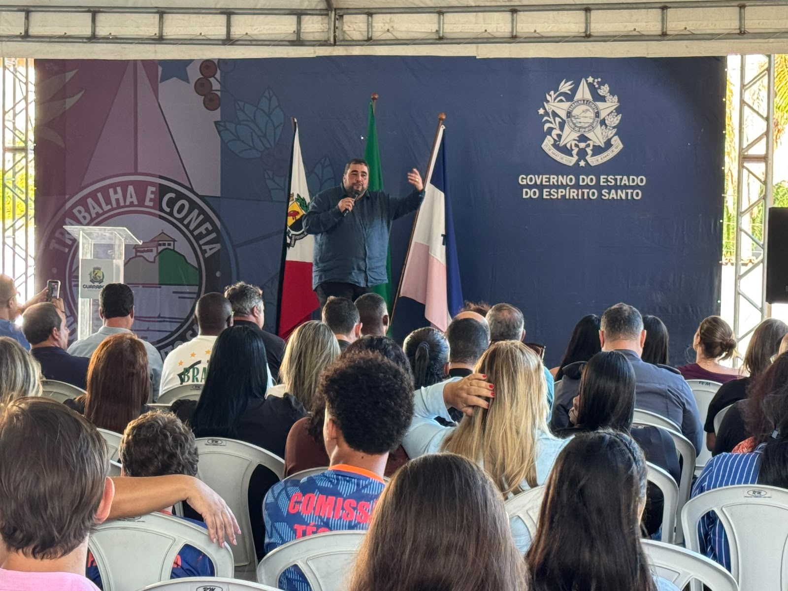 Leia mais sobre o artigo Guarapari assina ordem de serviço para revitalização do Campo Bom de Bola de Santa Mônica